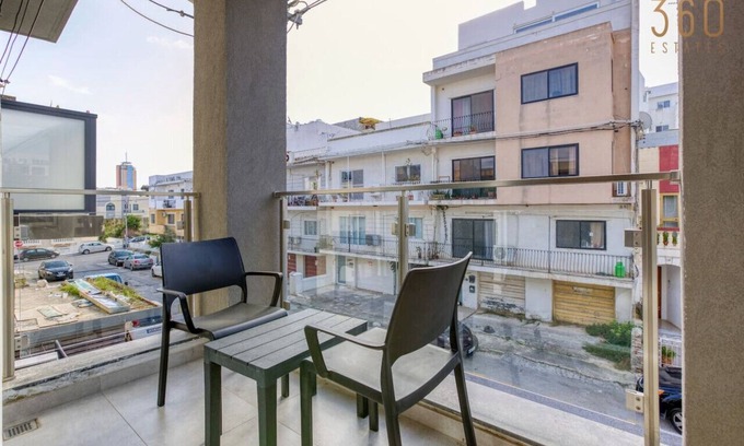 Swieqi Apartment | lovely 2BR Apt w/pool access & balcony in Swieqi