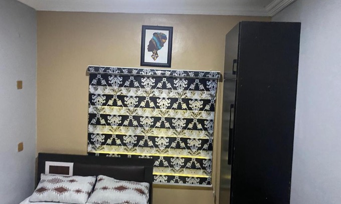 Ibadan Apartment | Lovely 5 bedroom serviced apartment with an SUV