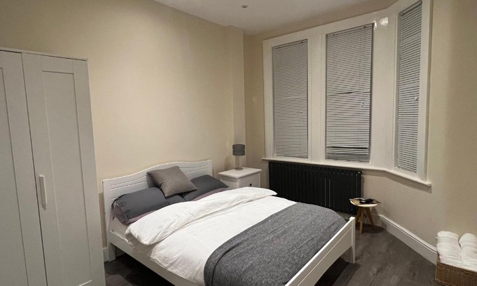 Tottenham House | Lovely 6 bedroom House 2 Minutes From Bruce Grove Within 10 Mins Walk To Tottenham Stadium