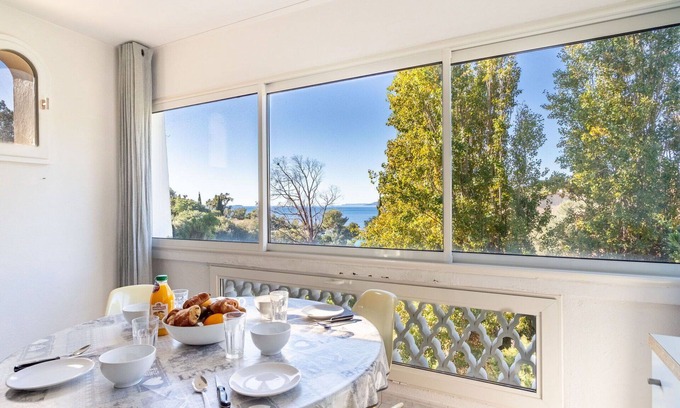 Le Rayol Apartment | Lovely apartment for 4 people with A/C, WIFI and TV