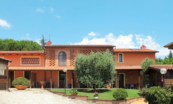 Orentano Apartment | Lovely apartment for 5 people with WIFI, pool, A/C, TV and patio