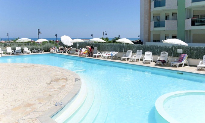 Roseto degli Abruzzi Apartment | Lovely apartment for 5 guests with internet, A/C, pool, TV, terrace, pets allowed and parking