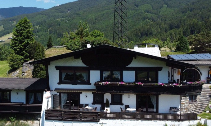 Pfons Apartment | Lovely apartment for 5 guests with TV, terrace, panoramic view and parking