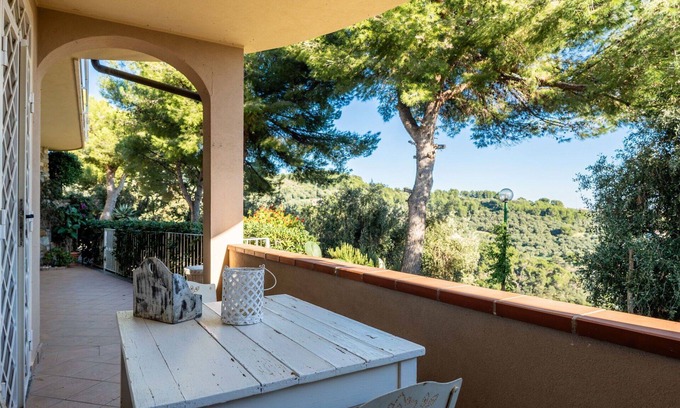 Diano Castello Apartment | Lovely apartment for 5 people with terrace and pets allowed