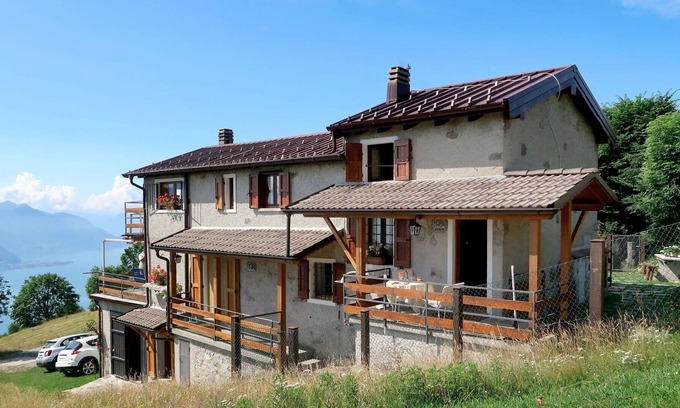 Peglio Apartment | Lovely apartment for 4 people with WIFI, TV, balcony, pets allowed and parking