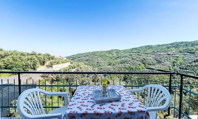Pietrabruna Apartment | Lovely apartment for 5 guests with WIFI, TV, balcony, pets allowed and panoramic view
