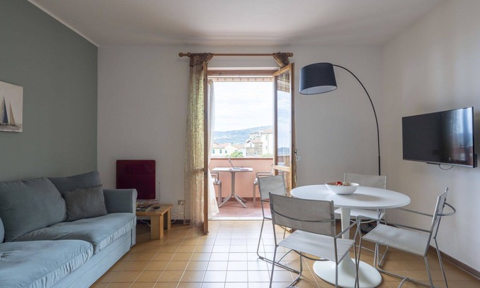 Pietrabruna Apartment | Lovely apartment for 4 guests with WIFI, TV, balcony and pets allowed