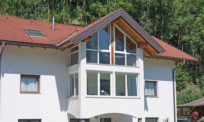 Wenns Apartment | Lovely apartment for 10 guests with WIFI, TV, patio, pets allowed and parking