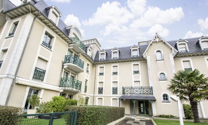 Saint-Igneuc Apartment | Lovely apartment for 4 people with WIFI, TV, patio, pets allowed and parking