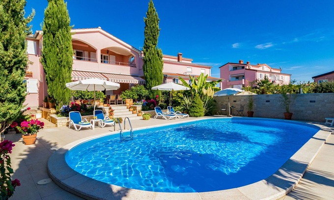 Nova Vas Apartment | Lovely apartment for 4 guests with WIFI, pool, A/C, TV, balcony and pets allowed