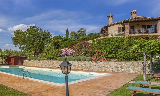 Allerona Apartment | Lovely apartment for 4 people with WIFI, pool, TV, patio, pets allowed and parking