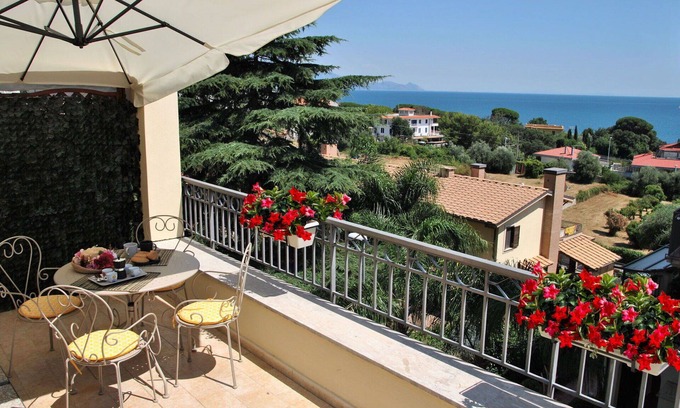 Formia Apartment | Lovely apartment for 4 guests with A/C, WIFI, TV, terrace and pets allowed