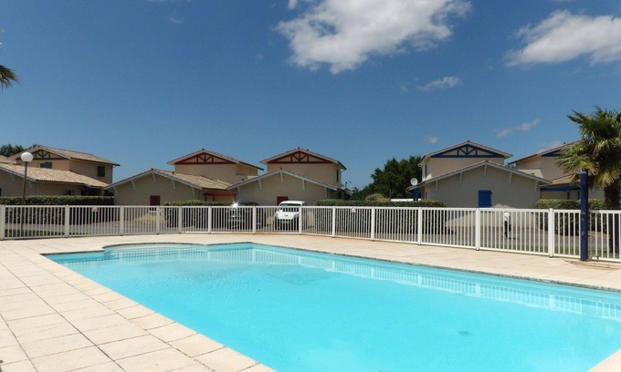Bias Apartment | Lovely apartment for 5 guests with pool, WIFI, TV, terrace, pets allowed and parking