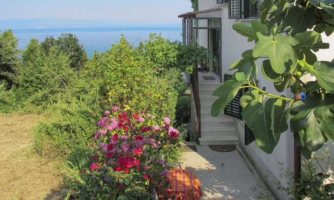 Mosenice Apartment | Lovely apartment for 5 guests with WIFI, A/C, TV and terrace