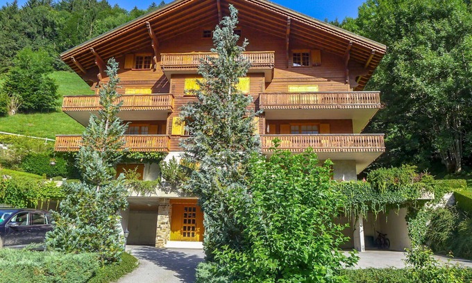 Champery Apartment | Lovely apartment for 7 guests with WIFI, TV, patio and panoramic view