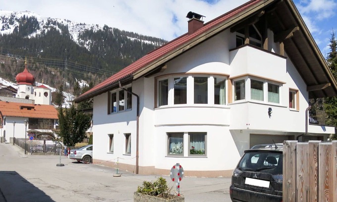 Sankt Anton am Arlberg Apartment | Lovely apartment for 8 guests with WIFI, balcony and parking