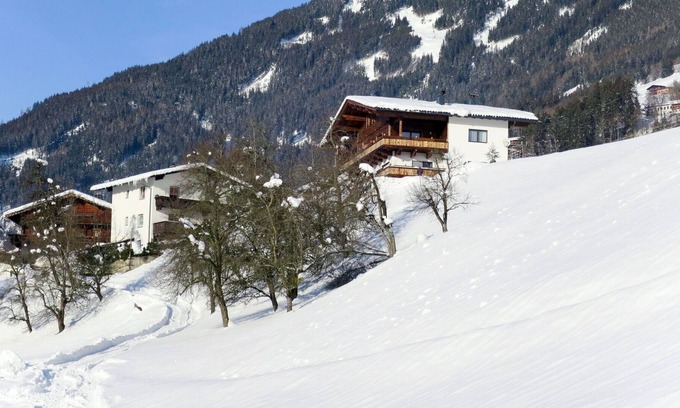 Stummerberg Apartment | Lovely apartment for 5 people with WIFI, TV, balcony and parking