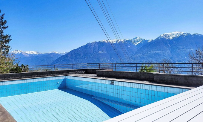 Locarno Apartment | Lovely apartment for 4 people with WIFI, pool, TV, patio, pets allowed and panoramic view