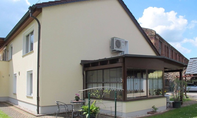 Eilenburg Apartment | Lovely apartment for 3 guests with WIFI, TV, patio and pets allowed