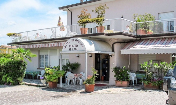 Sirmione Apartment | Lovely apartment for 5 guests with pool, WIFI, A/C, TV, terrace, pets allowed and parking