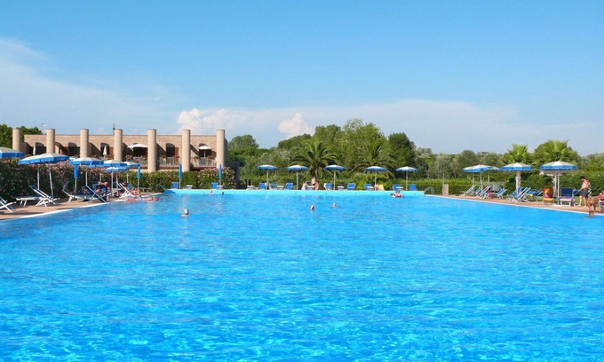 Tirrenia Apartment | Lovely apartment for 4 people with pool, WIFI, A/C, TV, terrace and pets allowed