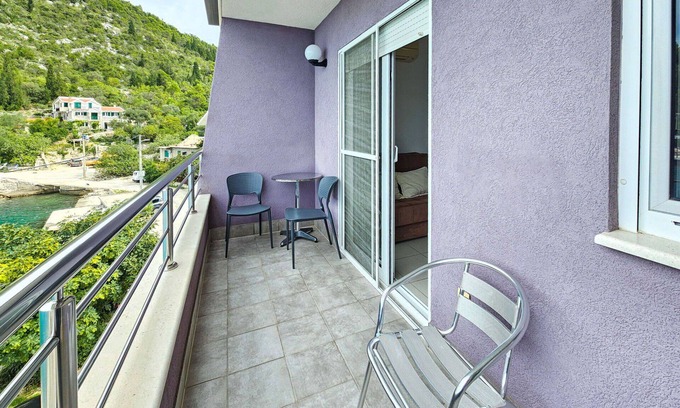 Blace Apartment | Lovely apartment for 3 people with WIFI, A/C, balcony and pets allowed