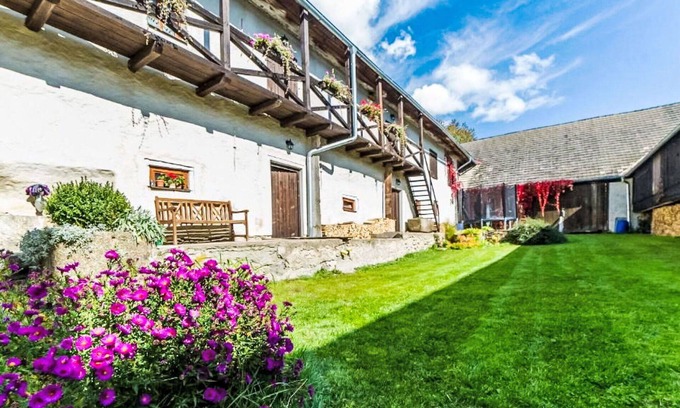 Horni Plana Villa | Lovely apartment in villa for 10 people with WIFI, pool, TV, pets allowed and parking