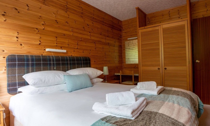 Drumnadrochit House | Lovely apartment in villa for 6 people with WIFI, TV, patio, panoramic view and parking
