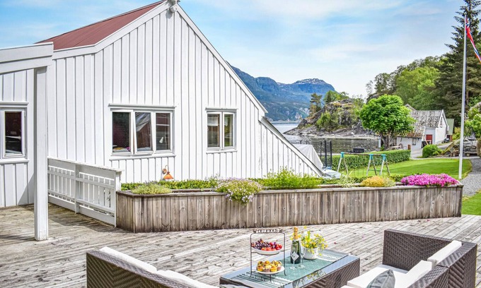 Suldal Apartment | Lovely apartment in Hebnes