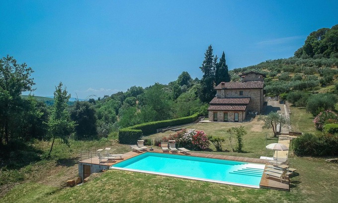 Poggibonsi Villa | Lovely apartment in villa with A/C, pool, WIFI, TV and pets allowed, close to San Gimignano