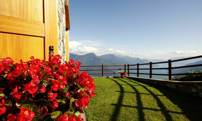 Peglio House | Lovely apartment in villa for 6 people with WIFI, TV and patio