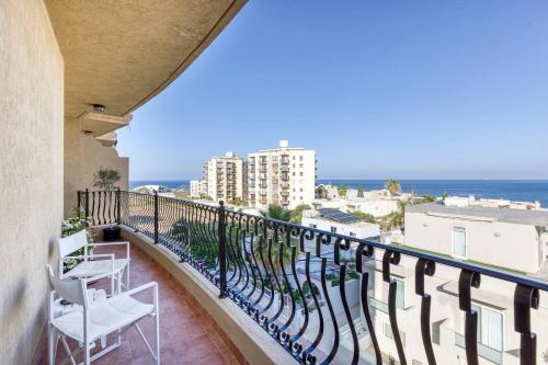 Qawra Apartment | Lovely apartment next to the beach