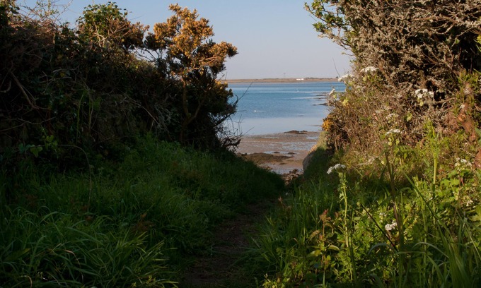 Plouharnel Apartment | Lovely apartment on the ground floor of a house just a stone's throw from Carnac