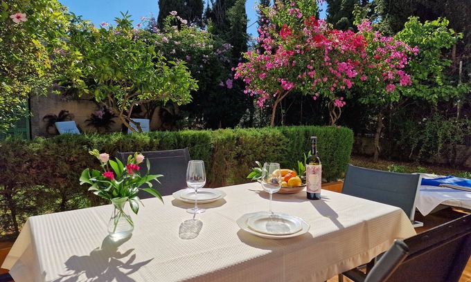 Puerto de Soller House | Lovely apartment with a private garden, within a short distance of the beach.