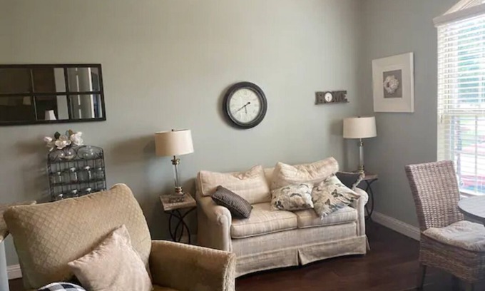 Trophy Club Cottage | Lovely Attached Apartment in the Suburbs!