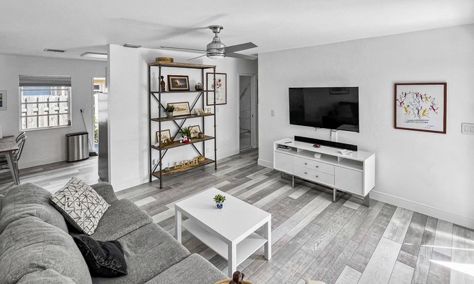 Santa Barbara Estates House | Lovely & Bright Comfy Haven: 2 BR 1 BA Walk to Beach, Yard, Parking