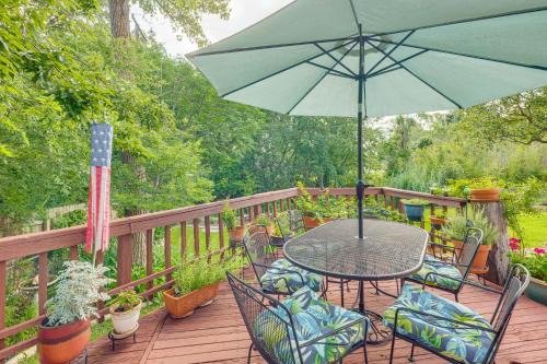 College Station House | Lovely Bryan Home with Deck - 4 Mi to Kyle Field!