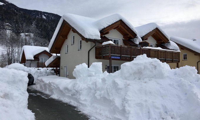 Kotschach-Mauthen Villa | Lovely chalet with a garden near the ski slope