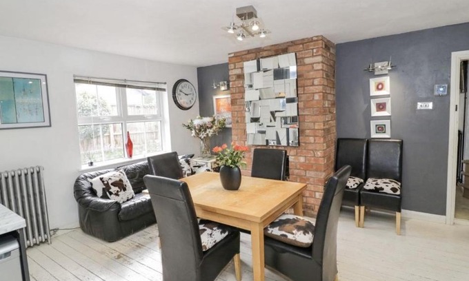 Lower Wick House | Lovely Comfortable 3 Bed Home, Worcester