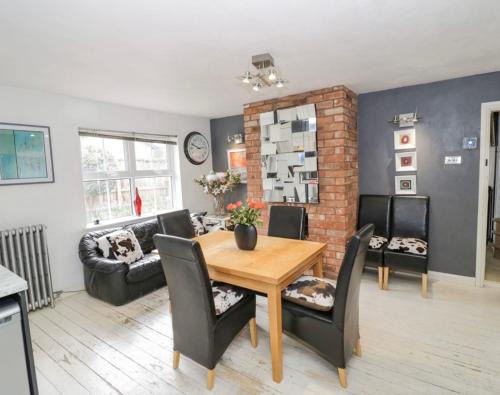 Lower Wick House | Lovely Comfortable 3 Bed Home, near Worcester