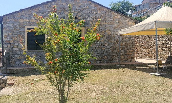Lucinasco Cottage | Lovely cottage 'Il Ciliegio': relax, taste and well-being