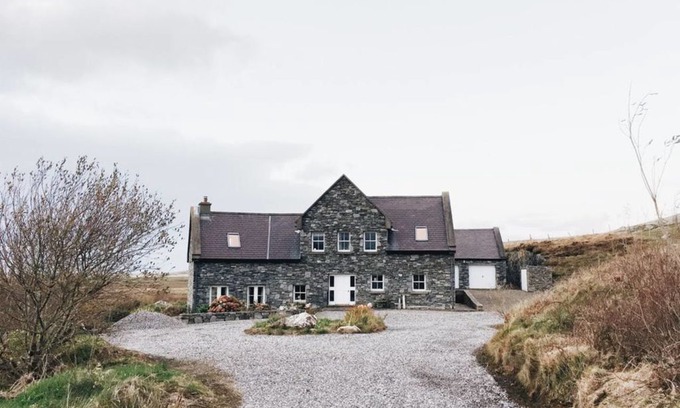 Cloonamanagh House | Lovely country house on the West coast of Ireland!