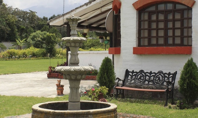 Yaruqui House | Lovely Country House, 10 minutes away from the Quito Airport, sleeps 8 .