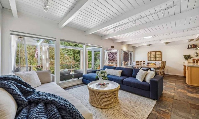 Glen Ellen House | Lovely Creekside Wine Country Home in Glen Ellen!