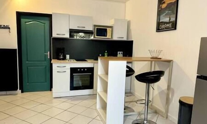 Loriol-sur-Drome Apartment | Lovely downtown studio
