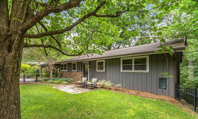 Lynn House | Lovely downtown home with fireplace, 2 enclosed yards, stone patio, washer/dryer