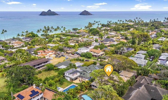 Lanikai House | Lovely family beach house with pool, <1 block from Lanikai Beach