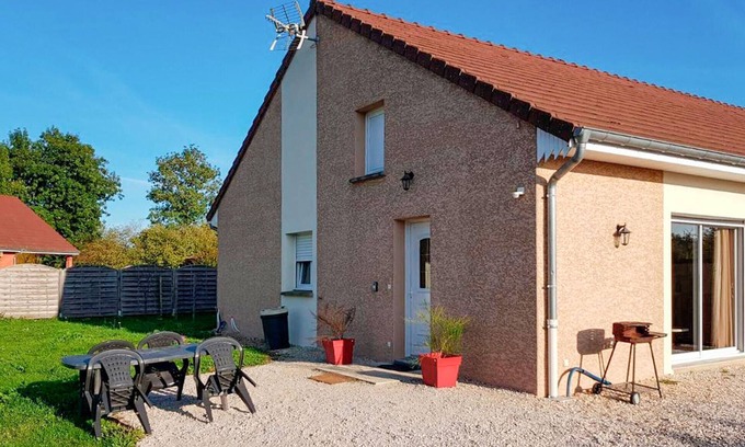 La Chapelle-Saint-Sauveur House | Lovely home in La Chapelle-Saint-Sauv