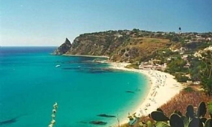 Joppolo Apartment | Lovely hillside apartment with magnificent sea views and excellent facilities.