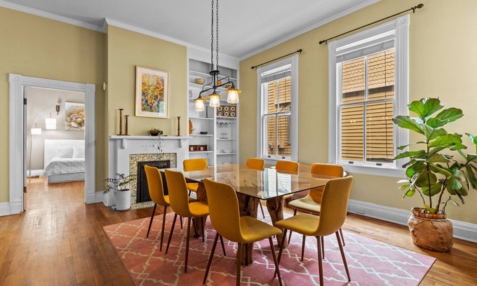 Wilmington Historic District Apartment | Lovely Historic 2 bedroom steps to Riverwalk -Fully stocked!